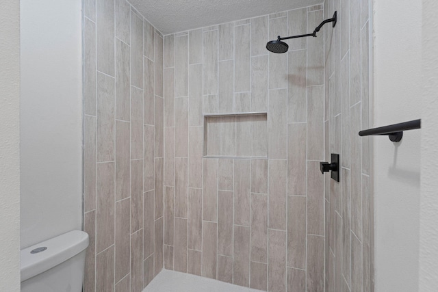 1816 Madelons Path, Fort Walton Beach, FL 32547 - bathroom featuring tiled shower and a textured ceiling