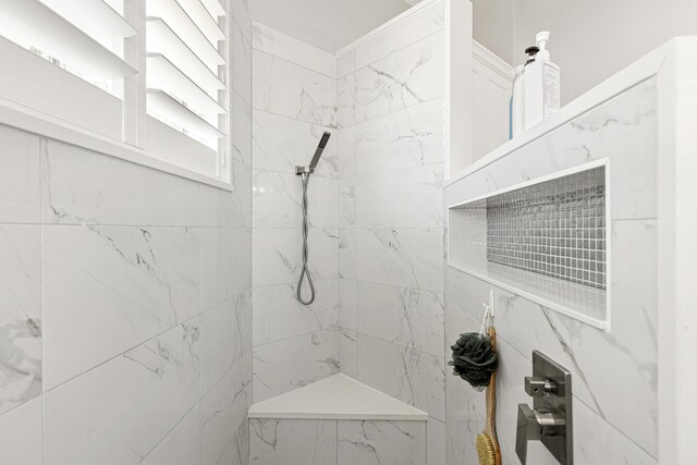 96 Garnet Pl, Destin, FL 32541 - bathroom featuring a tile shower