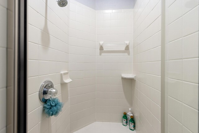 96 Garnet Pl, Destin, FL 32541 - full bathroom with a tile shower