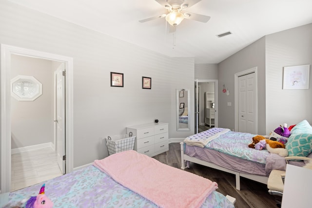 96 Garnet Pl, Destin, FL 32541 - bedroom featuring wood finished floors, a ceiling fan, and a closet