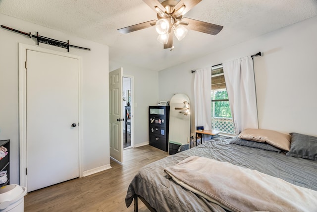 965 B St, Crestview, FL 32536 - bedroom featuring wood finished floors, a textured ceiling, and a ceiling fan