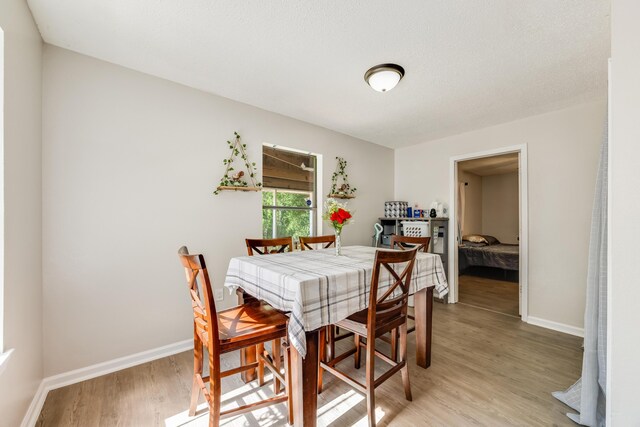965 B St, Crestview, FL 32536 - dining room with light wood-style flooring and baseboards