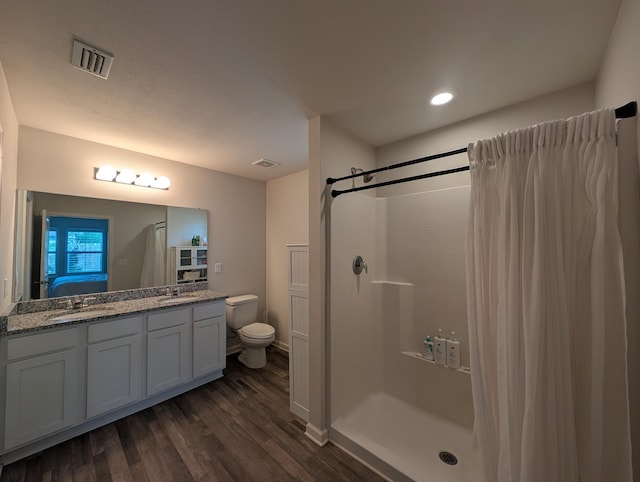 656 Hunters Ridge Rd, Defuniak Springs, FL 32433 - full bath featuring wood finished floors, curtained shower, double vanity, and recessed lighting
