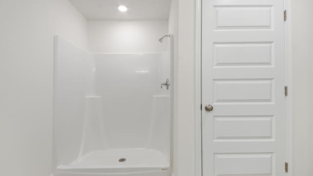 207 Eunola Ln, Freeport, FL 32439 - full bathroom with a shower