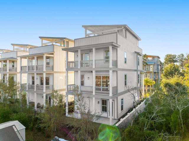 28 W Queen Palm Dr, Inlet Beach, FL 32461 - view of side of home with a balcony