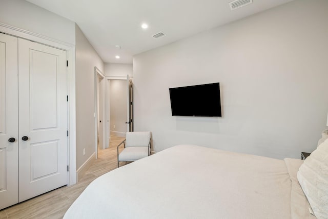 31 Driftwood Ct, Santa Rosa Beach, FL 32459 - bedroom featuring recessed lighting and a closet