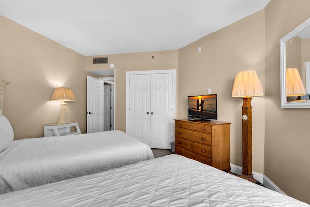 1096 Scenic Gulf Dr Unit 311, Miramar Beach, FL 32550 - bedroom featuring a closet and wood finished floors