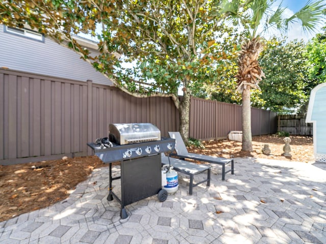 92 Tarpon St, Destin, FL 32541 - fenced backyard with a patio area and grilling area