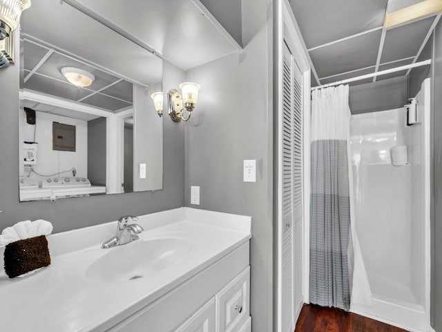 92 Tarpon St, Destin, FL 32541 - bathroom featuring vanity, curtained shower, and wood finished floors