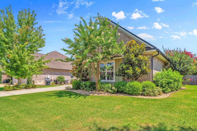 129 Meadow Lake Dr, Freeport, FL 32439 - view of front of house with brick siding and a front yard