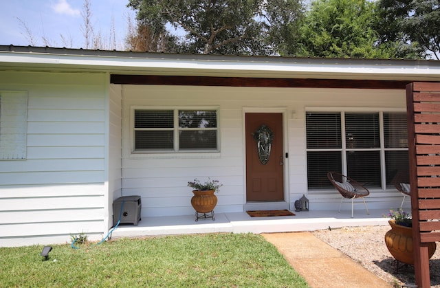52 NE Iowa Dr, Fort Walton Beach, FL 32548 - view of exterior entry with covered porch
