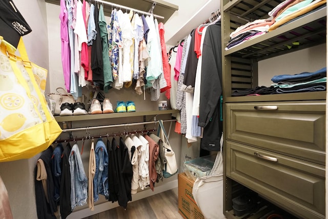 52 NE Iowa Dr, Fort Walton Beach, FL 32548 - walk in closet featuring wood finished floors