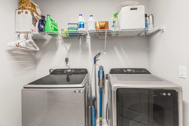1922 Frontera St, Navarre, FL 32566 - laundry room featuring washer and clothes dryer