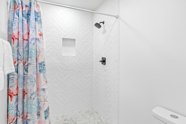431 Linkside Cir, Miramar Beach, FL 32550 - bathroom with a tile shower
