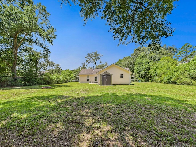 422 John King Rd, Crestview, FL 32539 - view of green lawn with an outdoor structure