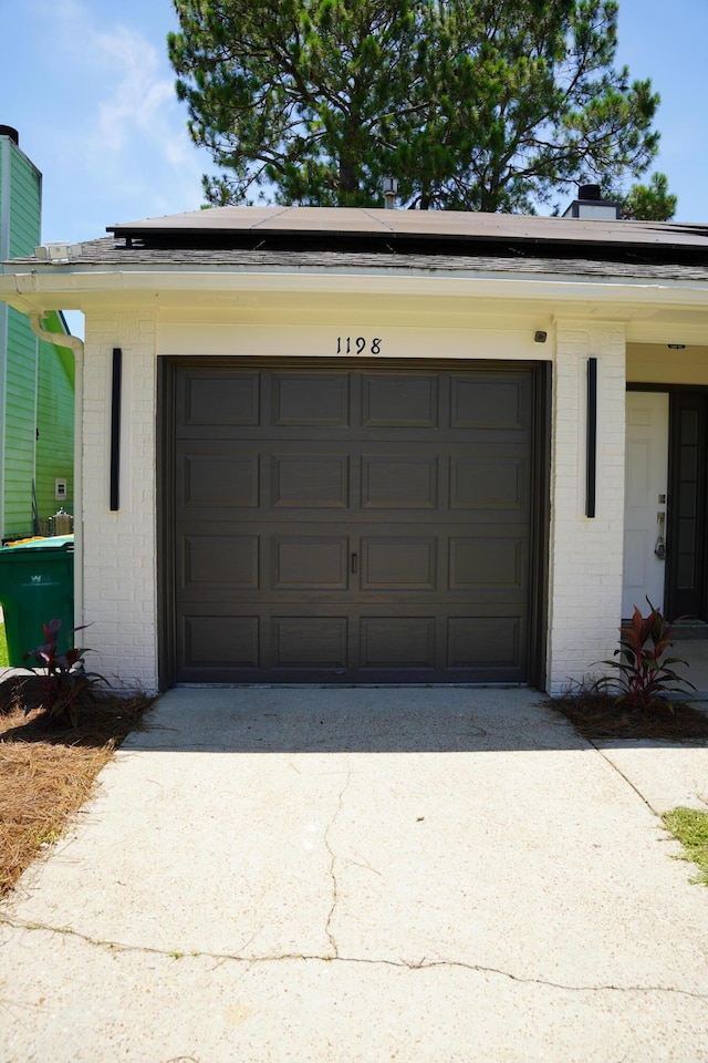 1198 Saddle Creek Dr, Fort Walton Beach, FL 32547 - garage featuring driveway