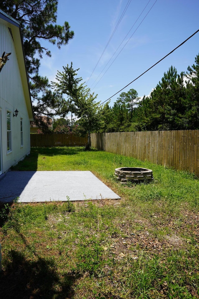 1198 Saddle Creek Dr, Fort Walton Beach, FL 32547 - fenced backyard with a patio area