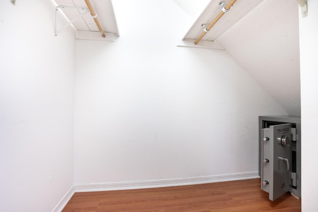 2786 Willow Bend Ct, Crestview, FL 32539 - spacious closet featuring light wood-style flooring and lofted ceiling