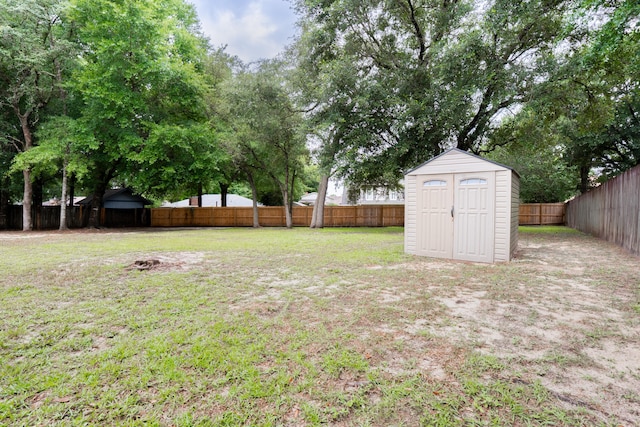 2786 Willow Bend Ct, Crestview, FL 32539 - fenced backyard with a storage unit
