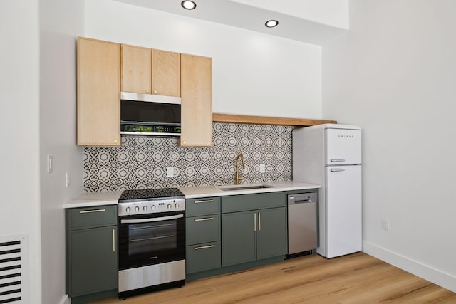 129 Oyster Lake Dr, Santa Rosa Beach, FL 32459 - kitchen featuring stainless steel appliances, light countertops, tasteful backsplash, light wood-type flooring, and recessed lighting