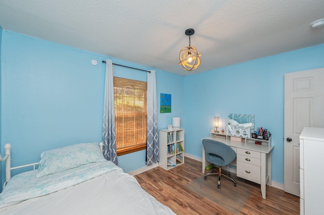 313 Lakeview Dr, Crestview, FL 32536 - bedroom featuring wood finished floors and a textured ceiling