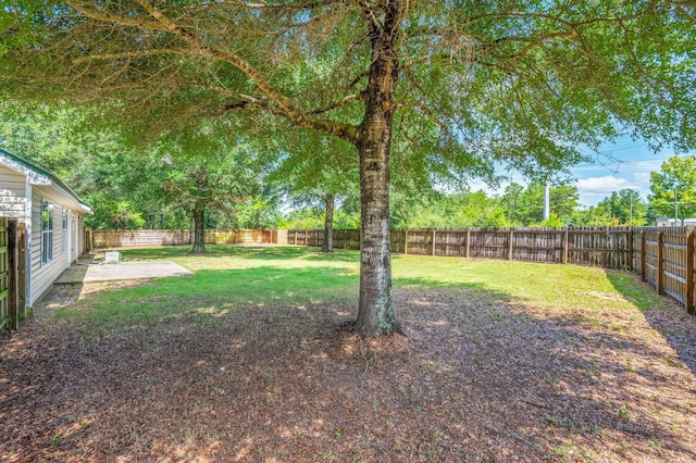 24 W Violet Ln, Defuniak Springs, FL 32433 - fenced backyard featuring a patio