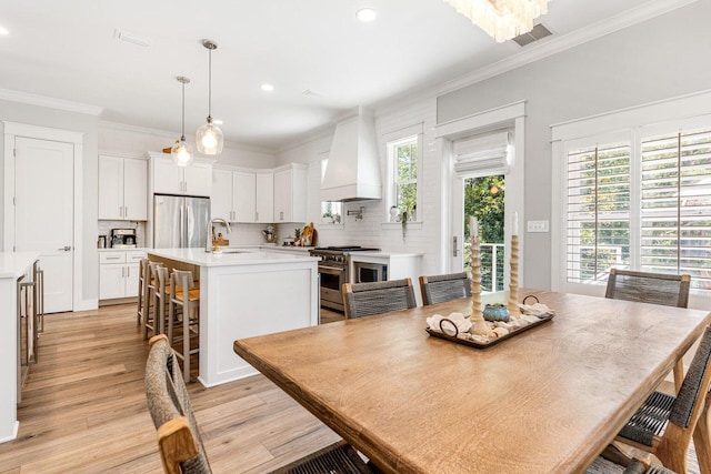 192 Lake Pointe Dr, Santa Rosa Beach, FL 32459 - dining area with crown molding, recessed lighting, and light wood finished floors