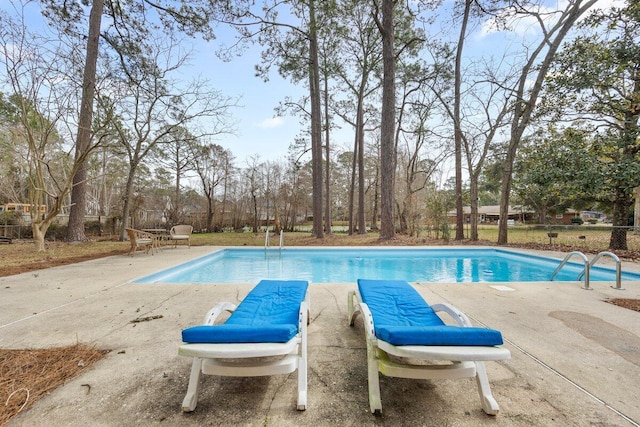 1011 Creel St, Fort Walton Beach, FL 32547 - outdoor pool featuring a patio and view of wooded area