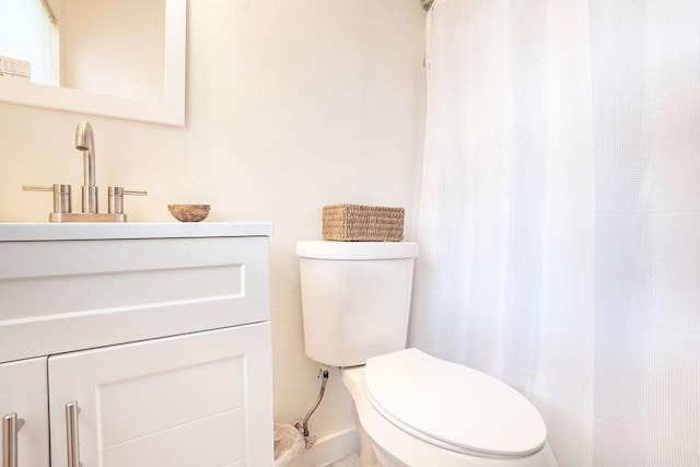 1011 Creel St, Fort Walton Beach, FL 32547 - bathroom with toilet and vanity