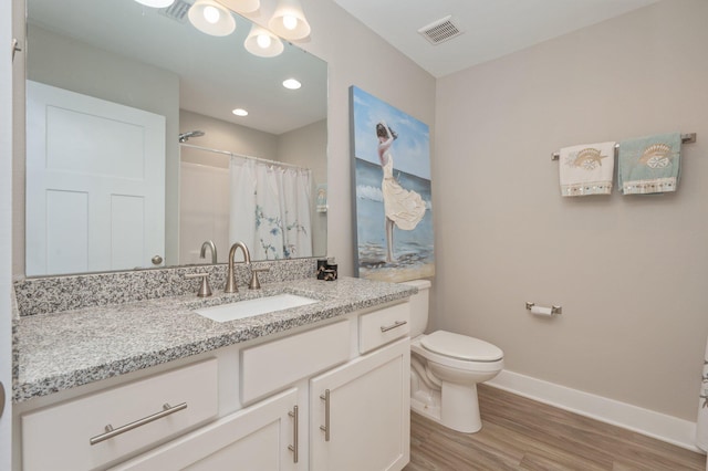 400 Mattie M Kelly Blvd Unit 7, Destin, FL 32541 - full bath featuring wood finished floors, vanity, recessed lighting, and a shower with curtain