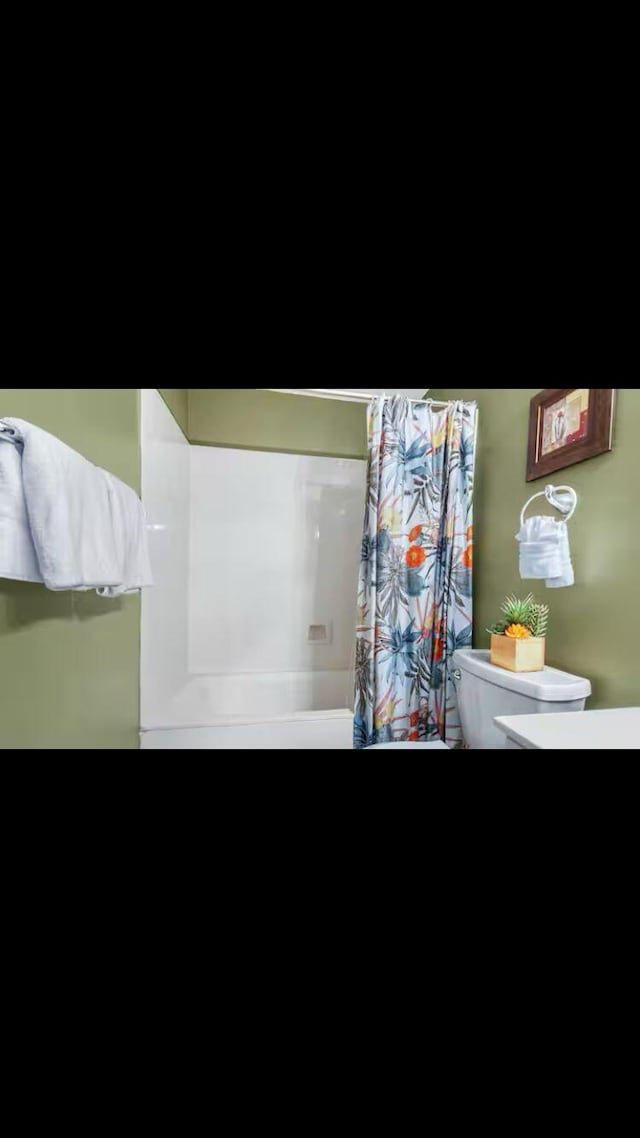 17757 Front Beach Rd Unit 2204D, Panama City Beach, FL 32413 - full bath featuring toilet and shower / tub combo with curtain