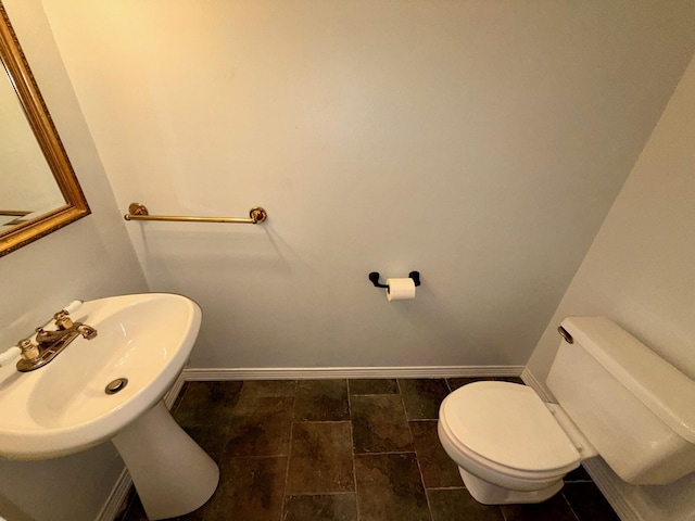 7167 Manatee St, Navarre, FL 32566 - half bath featuring toilet and baseboards