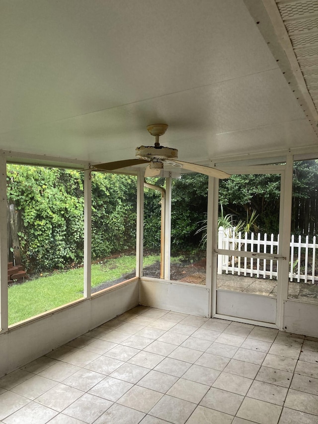 4627 Windstarr Dr, Destin, FL 32541 - unfurnished sunroom with a ceiling fan