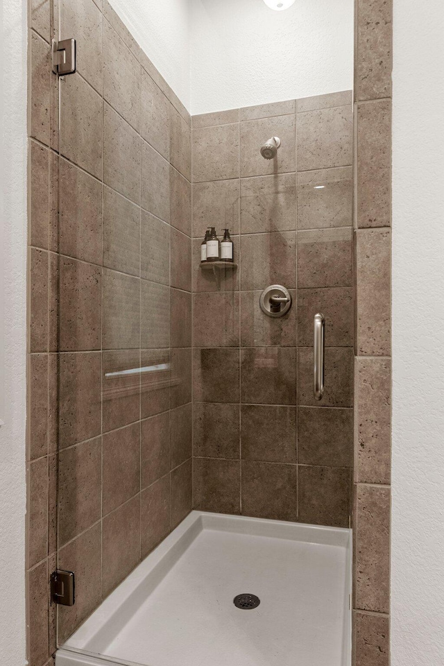 37 Conch Cay, Destin, FL 32541 - bathroom featuring a stall shower