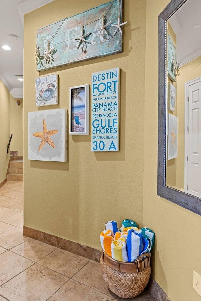 37 Conch Cay, Destin, FL 32541 - detailed view of ornamental molding and baseboards