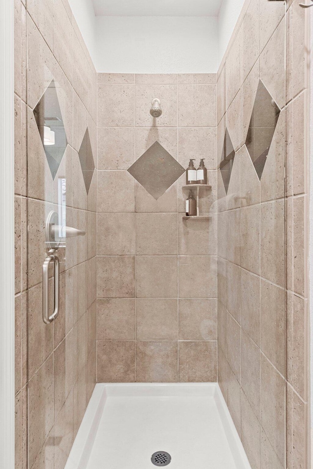 37 Conch Cay, Destin, FL 32541 - bathroom featuring a stall shower