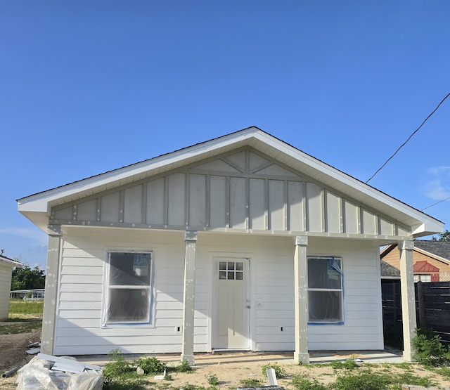 925 E 24th St, Panama City, FL 32405 - back of property featuring board and batten siding