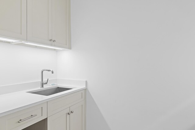 37 Sugar Loaf Aly, Alys Beach, FL 32461 - laundry area with a sink