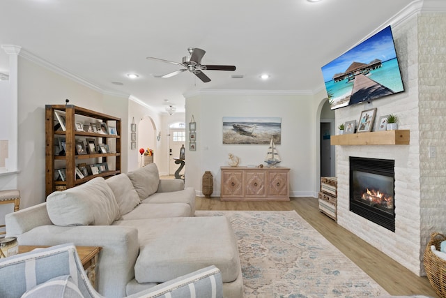 1009 Forest Shore Dr, Miramar Beach, FL 32550 - living room featuring arched walkways, a ceiling fan, light wood-style flooring, recessed lighting, and crown molding