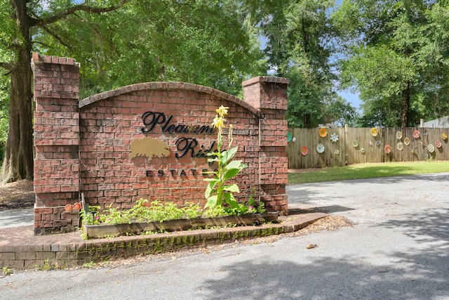 48 S Pleasant Dr, Defuniak Springs, FL 32435 - view of community / neighborhood sign