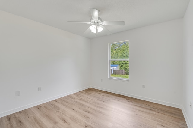 48 S Pleasant Dr, Defuniak Springs, FL 32435 - spare room featuring light wood-style flooring and a ceiling fan