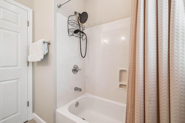 172 Shady Ln, Freeport, FL 32439 - full bath with shower / tub combo with curtain