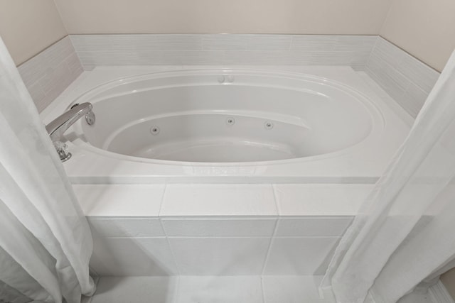 3228 Mcmillan Creek Dr, Milton, FL 32583 - bathroom with a jetted tub