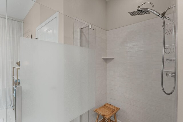 3228 Mcmillan Creek Dr, Milton, FL 32583 - full bathroom featuring a tile shower