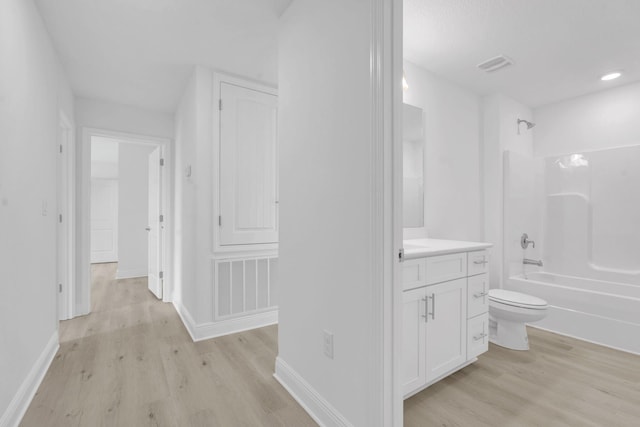785 Alleyoak Ln Lot 86-1, Freeport, FL 32439 - bathroom with wood finished floors, vanity, washtub / shower combination, and recessed lighting