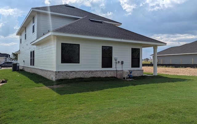 785 Alleyoak Ln Lot 86-1, Freeport, FL 32439 - back of house featuring a shingled roof and a lawn