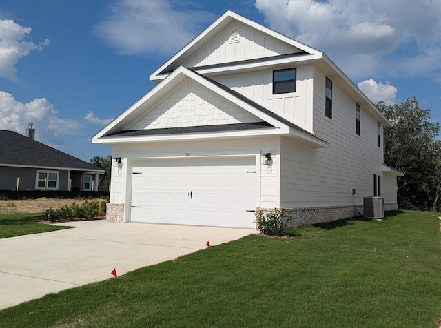 785 Alleyoak Ln Lot 86-1, Freeport, FL 32439 - view of front facade featuring board and batten siding, a garage, a front yard, and driveway