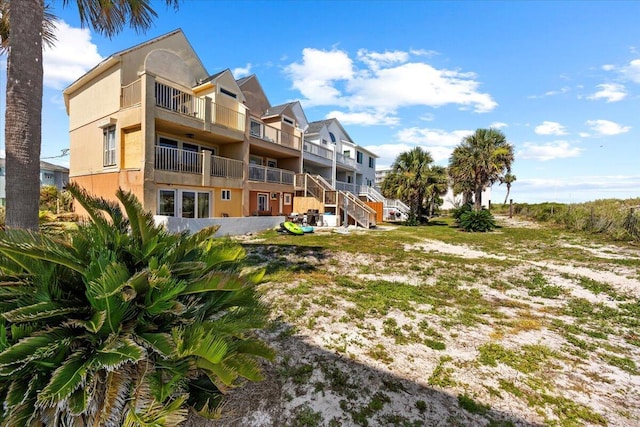 926 Whelk Ct Unit C, Fort Walton Beach, FL 32548 - back of property with stucco siding and a balcony