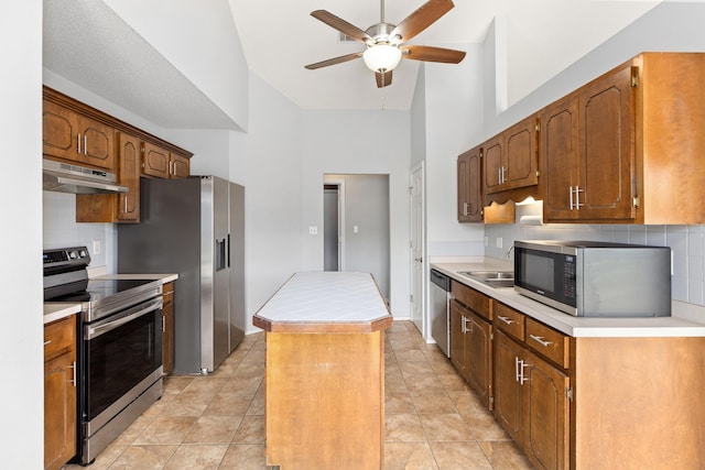 4601 Top Flight Dr, Crestview, FL 32539 - kitchen featuring stainless steel appliances, under cabinet range hood, a ceiling fan, a center island, and decorative backsplash