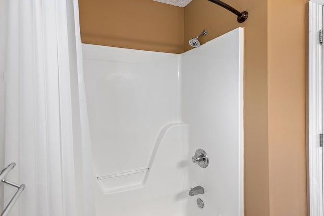 4601 Top Flight Dr, Crestview, FL 32539 - full bathroom with  shower combination